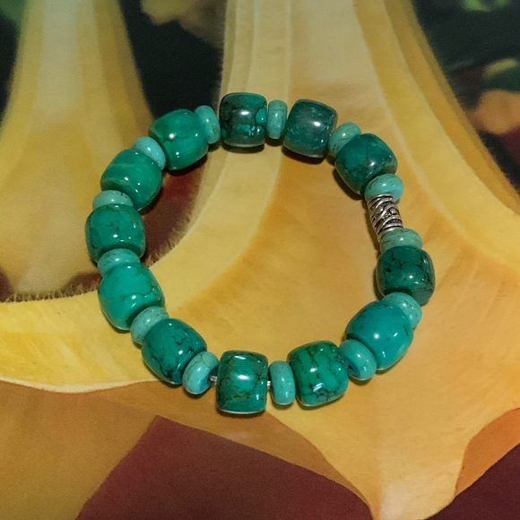 Green Agate & Turquoise Beaded Stretch Bracelet - Handcrafted - Picture 2 of 8